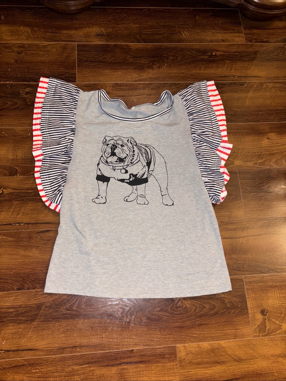 Game Day  Georgia Bulldogs Women’s Ruffle Sleeve Raglan T-Shirt  M